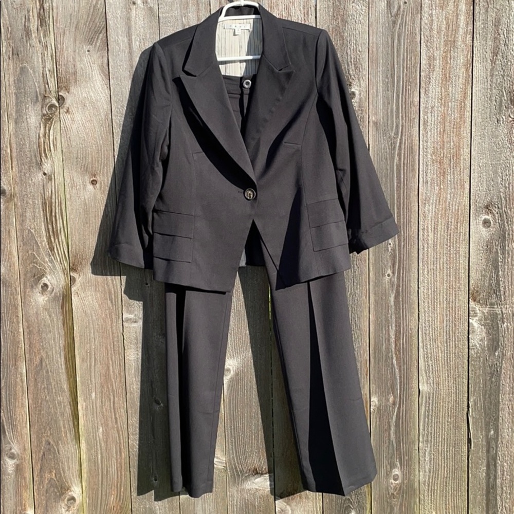 3/4 sleeve  black 2 piece suit set size 14